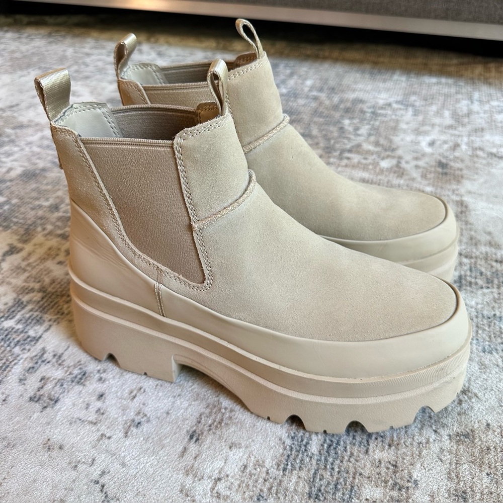 UGG Women's Brisbane Chelsea Waterproof Boots Mustard Seed Color Size 10 NWT - Picture 2 of 8
